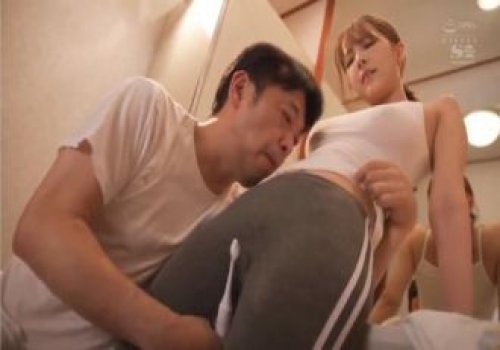 Ông chú dùng đồ lạ kích thích đứa cháu gái mặt xinh được phê bướm