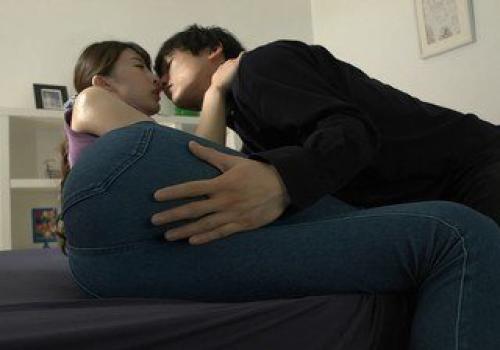 Qua nhà sếp chơi tiện được vụng trộm cô vợ dáng ngon